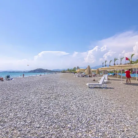 Sunset Beach Club Aqualettings Lighthouse 19 Apartman *
